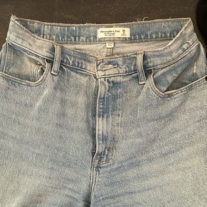 Abercrombie ‘The ‘90s Straight Ultra High Rise’ light wash jeans
